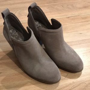 Vince Camuto 8M bootie taupe